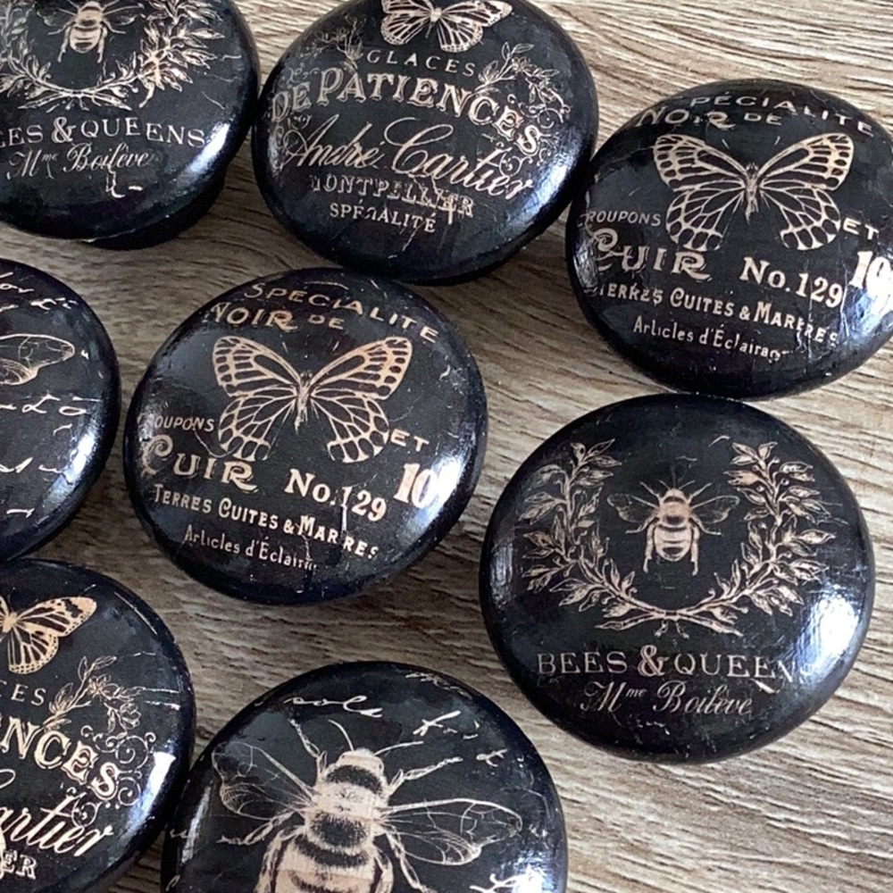 Hand painted wooden pull knobs - Picture 3 of 4
